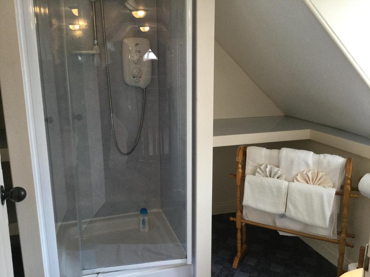אינברנס Three-Bedroom Old Cottage Free Parking מראה חיצוני תמונה