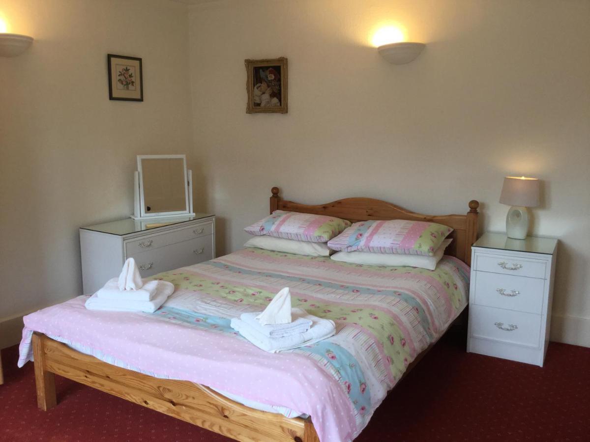 אינברנס Three-Bedroom Old Cottage Free Parking מראה חיצוני תמונה