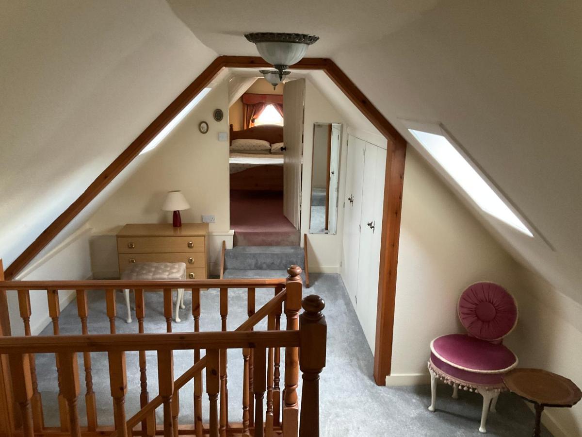 אינברנס Three-Bedroom Old Cottage Free Parking מראה חיצוני תמונה