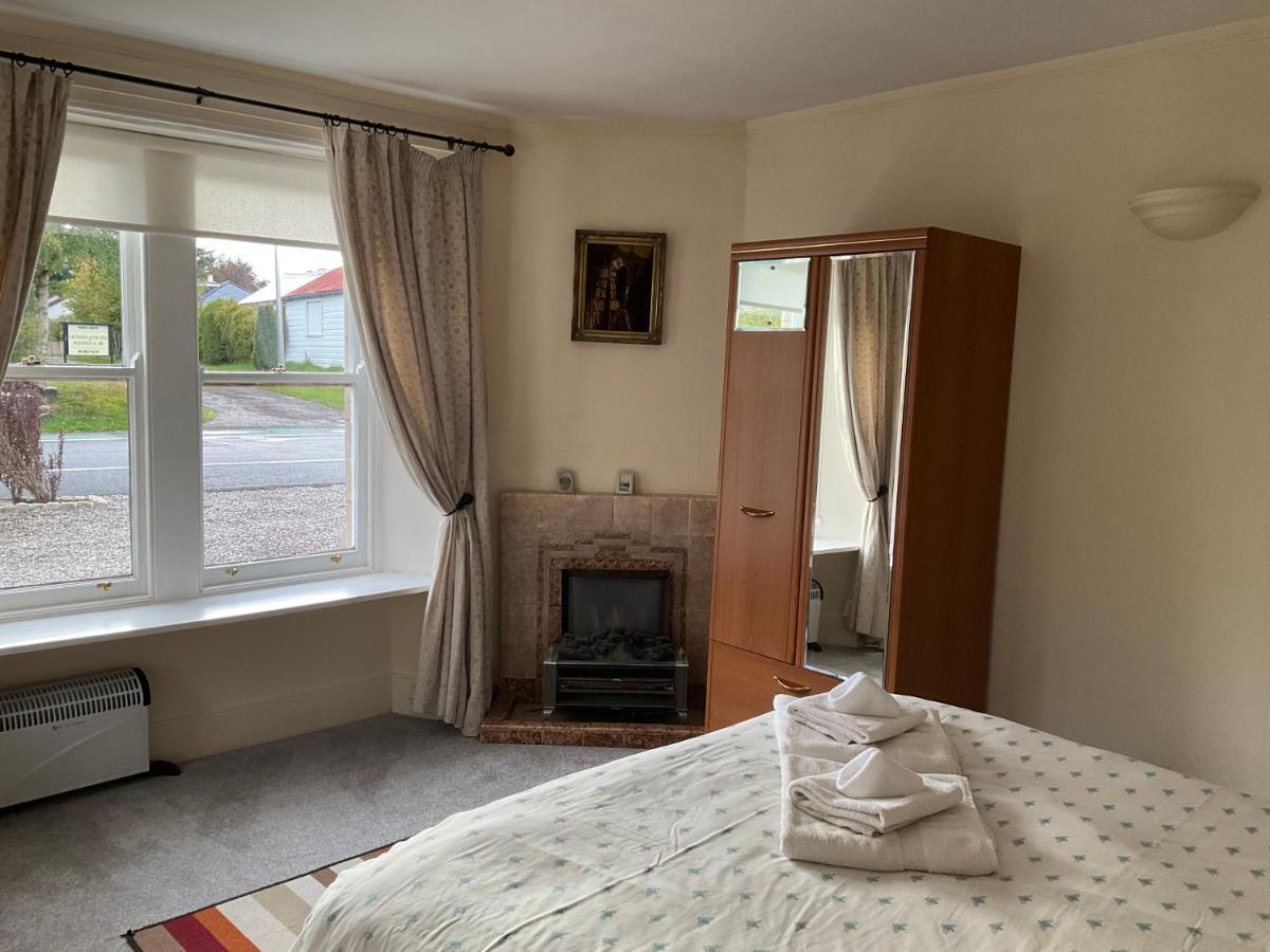 אינברנס Three-Bedroom Old Cottage Free Parking מראה חיצוני תמונה