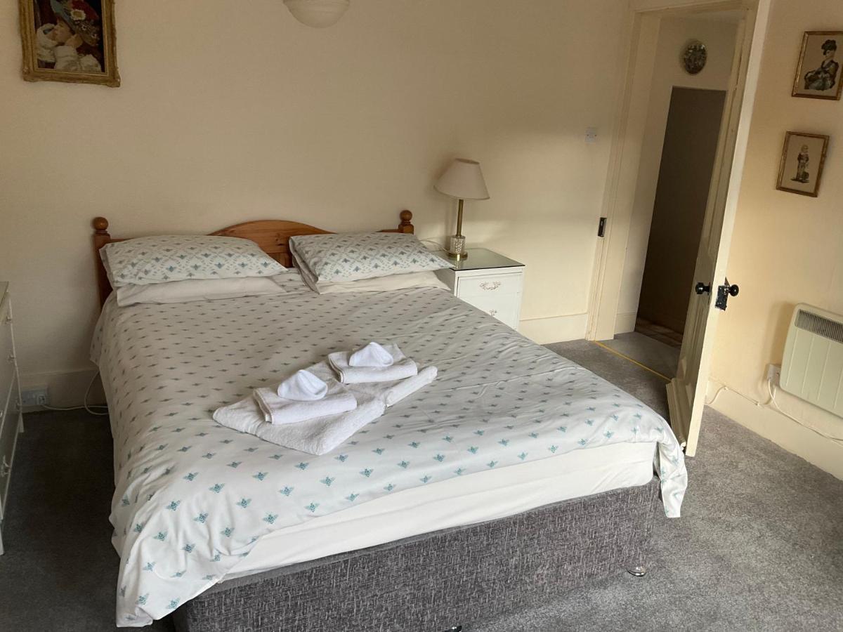 אינברנס Three-Bedroom Old Cottage Free Parking מראה חיצוני תמונה