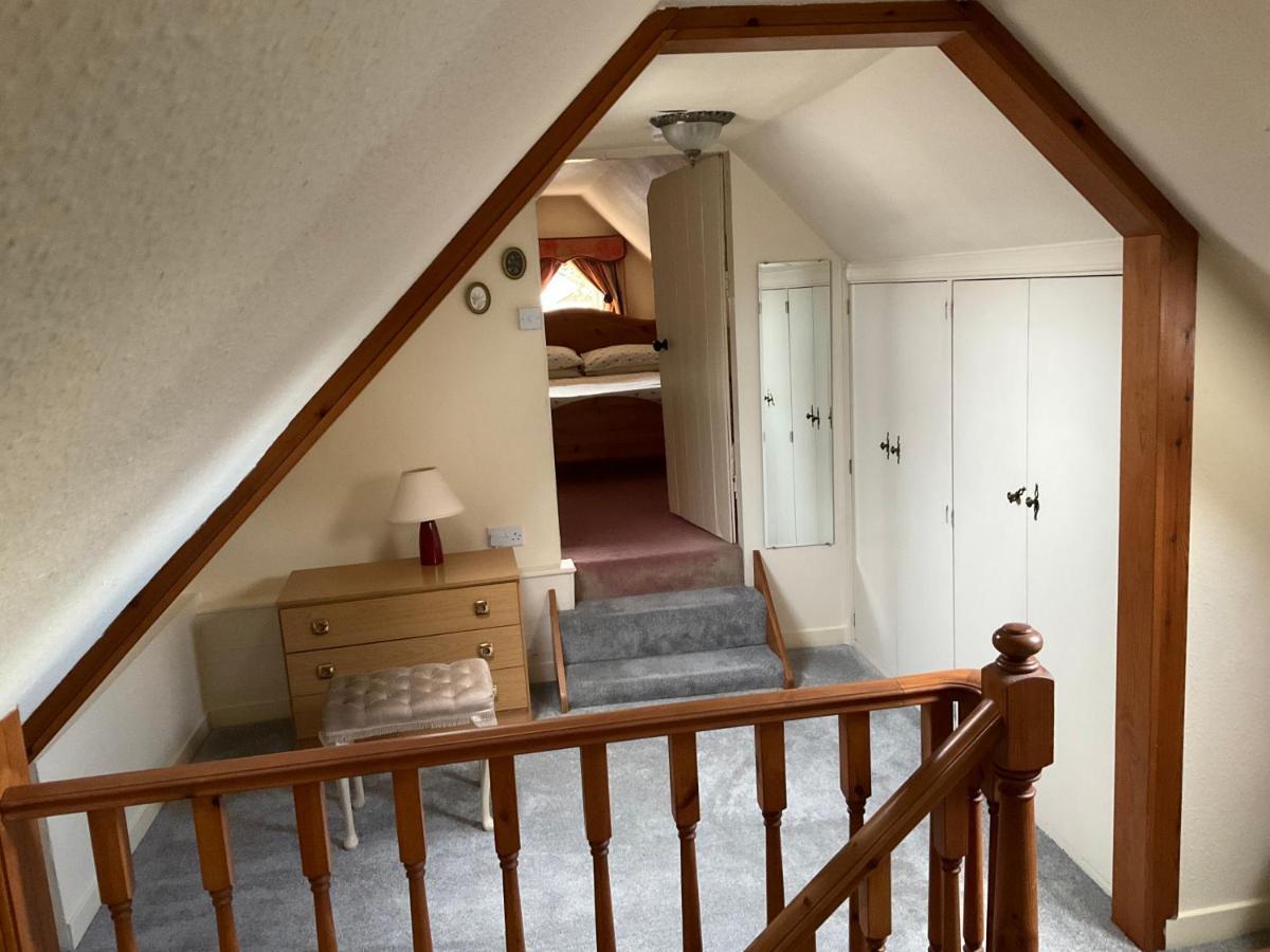אינברנס Three-Bedroom Old Cottage Free Parking מראה חיצוני תמונה