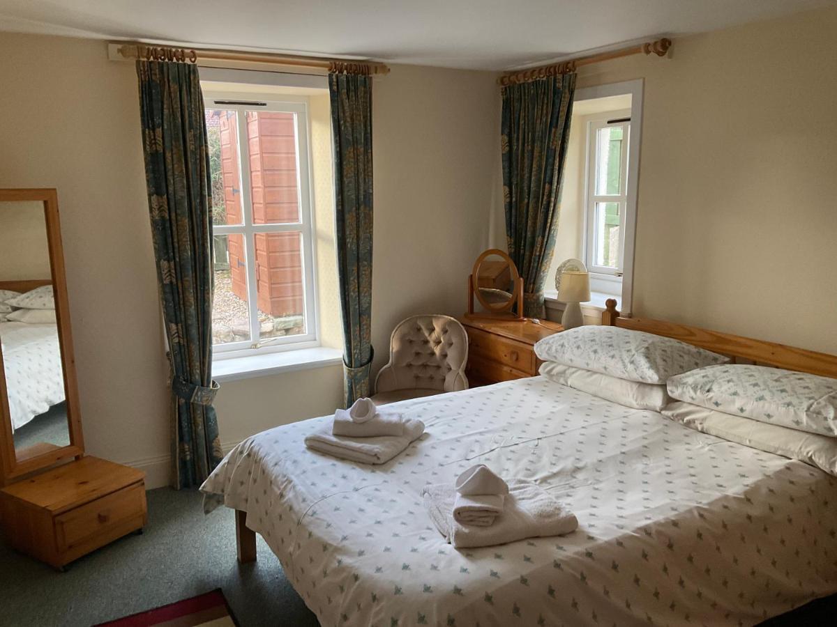 אינברנס Three-Bedroom Old Cottage Free Parking מראה חיצוני תמונה